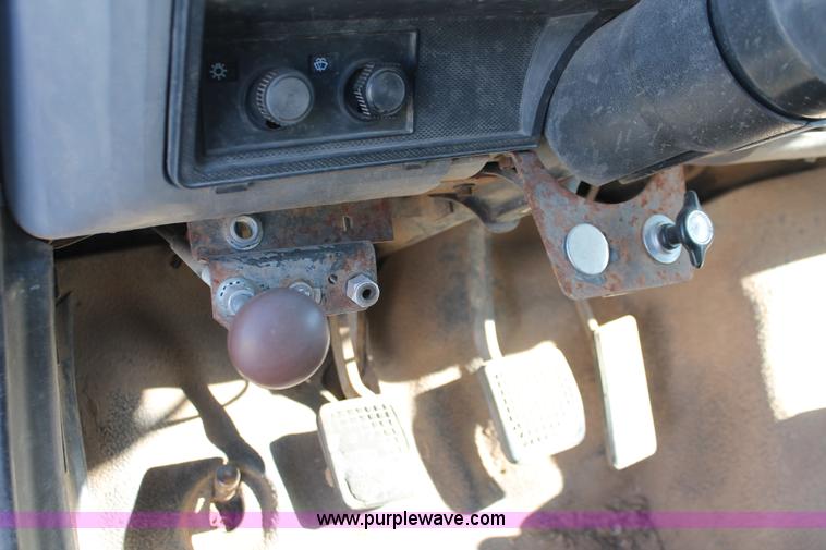 image for item H8296 1995 Ford F700 dump truck