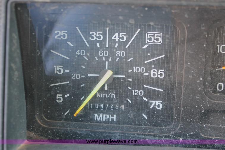 image for item H8296 1995 Ford F700 dump truck