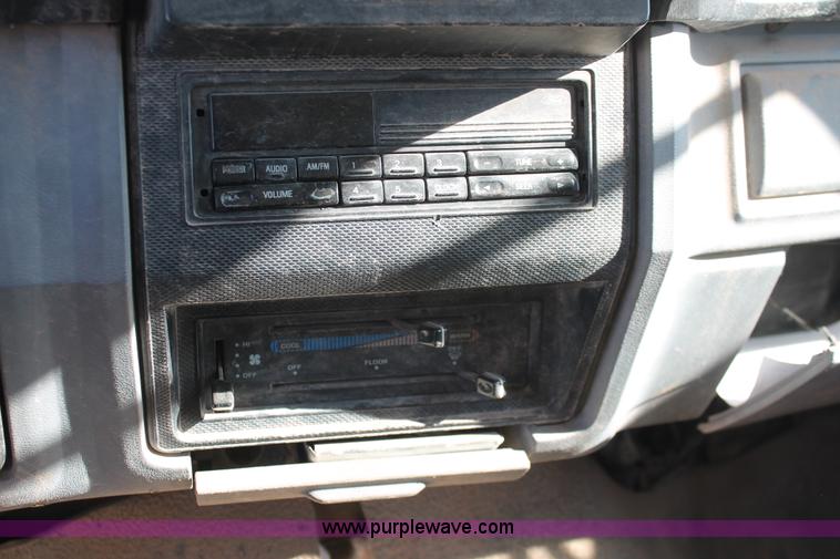 image for item H8296 1995 Ford F700 dump truck