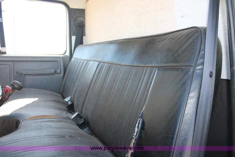 image for item H8296 1995 Ford F700 dump truck