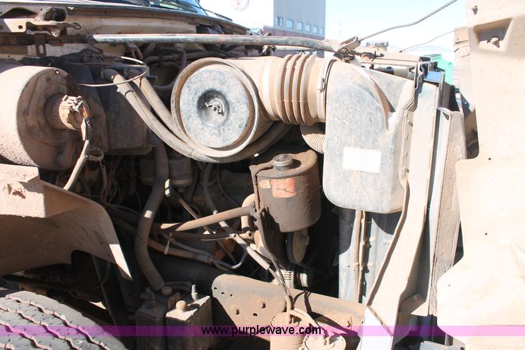 image for item H8296 1995 Ford F700 dump truck