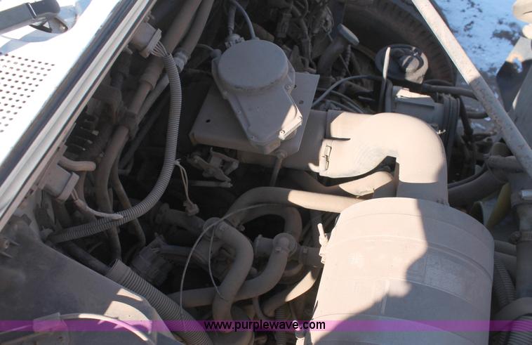 image for item H8296 1995 Ford F700 dump truck