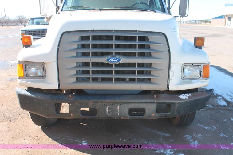 image for item H8296 1995 Ford F700 dump truck