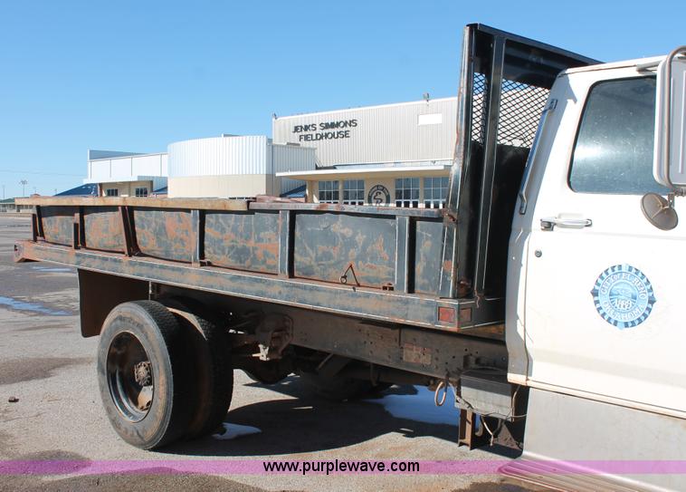 image for item H8296 1995 Ford F700 dump truck
