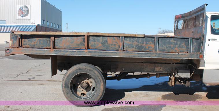 image for item H8296 1995 Ford F700 dump truck