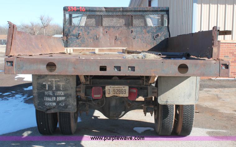 image for item H8296 1995 Ford F700 dump truck