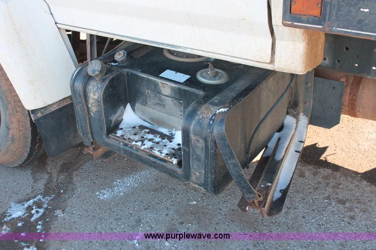 image for item H8296 1995 Ford F700 dump truck