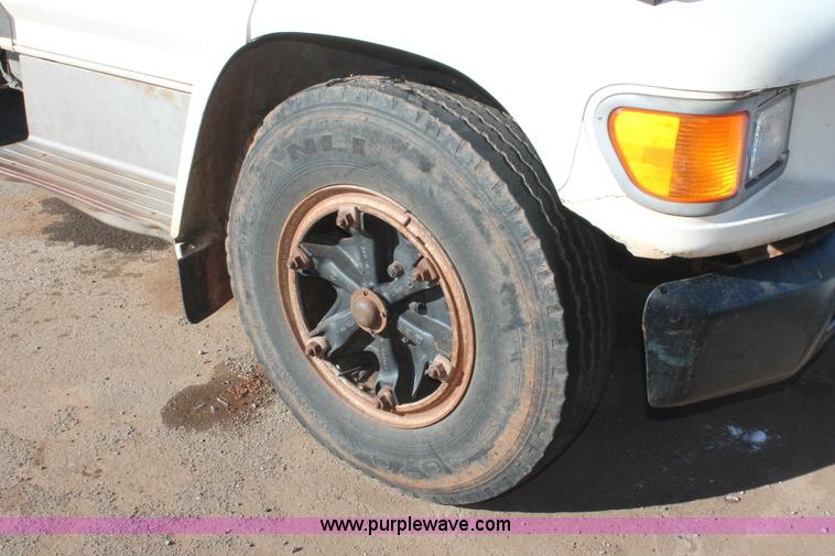 image for item H8296 1995 Ford F700 dump truck