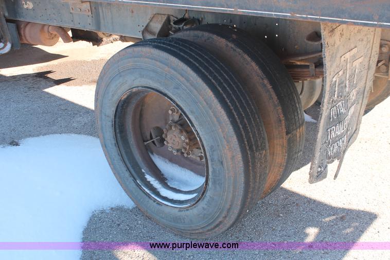 image for item H8296 1995 Ford F700 dump truck