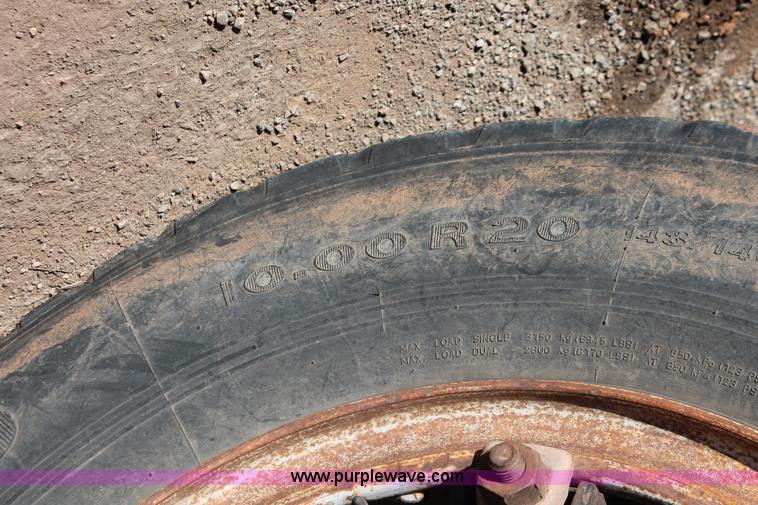 image for item H8296 1995 Ford F700 dump truck