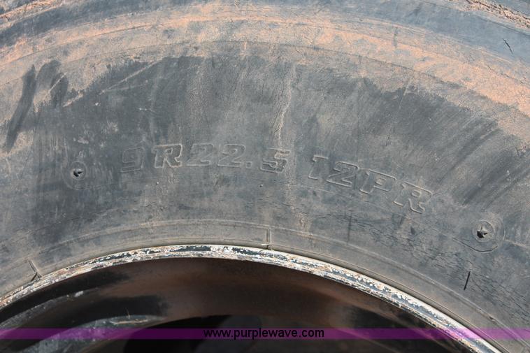 image for item H8296 1995 Ford F700 dump truck