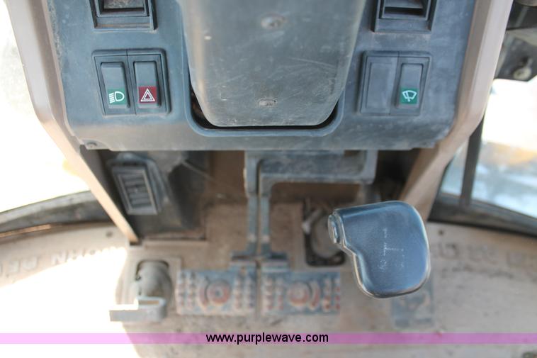 image for item H8297 1994 John Deere 310D backhoe