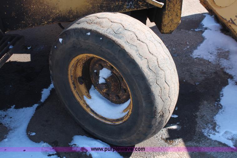 image for item H8297 1994 John Deere 310D backhoe