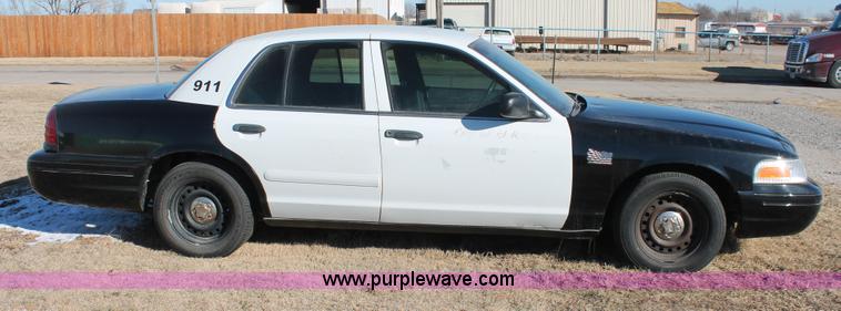 image for item H8298 2000 Ford Crown Victoria Police Interceptor