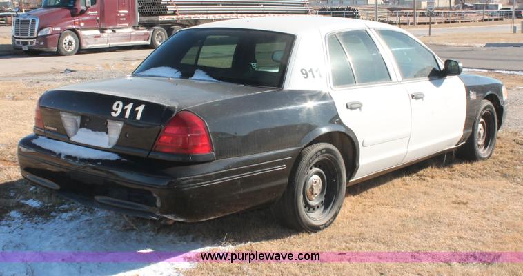 image for item H8298 2000 Ford Crown Victoria Police Interceptor