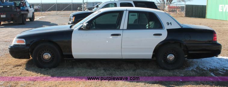 image for item H8298 2000 Ford Crown Victoria Police Interceptor