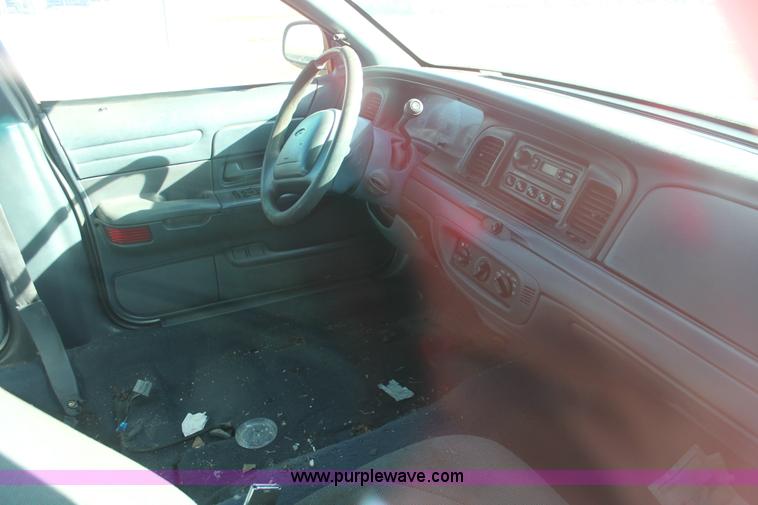 image for item H8298 2000 Ford Crown Victoria Police Interceptor