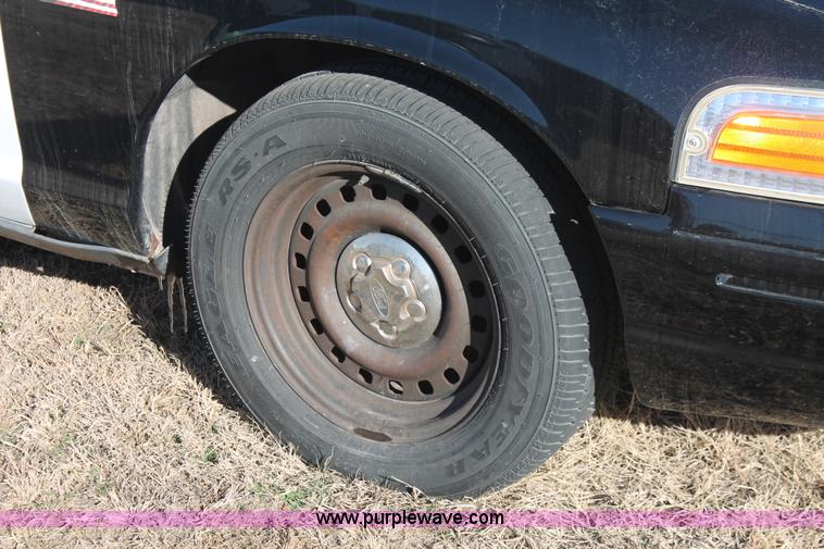 image for item H8298 2000 Ford Crown Victoria Police Interceptor