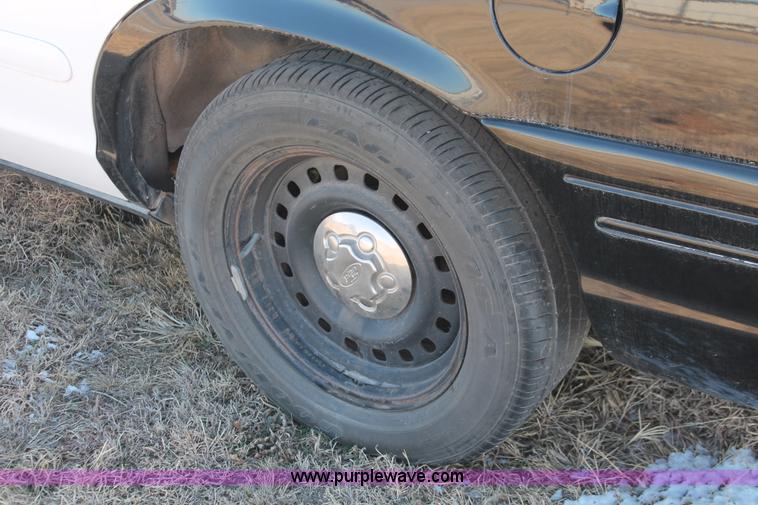 image for item H8298 2000 Ford Crown Victoria Police Interceptor