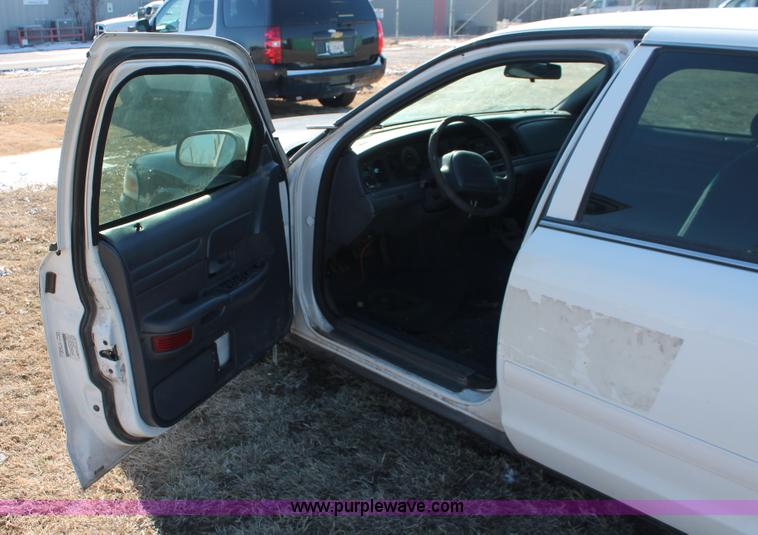 image for item H8299 2000 Ford Crown Victoria Police Interceptor