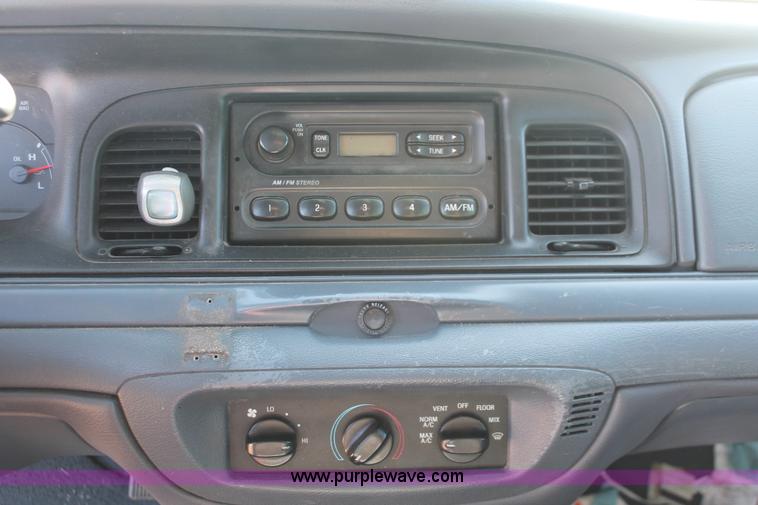 image for item H8299 2000 Ford Crown Victoria Police Interceptor