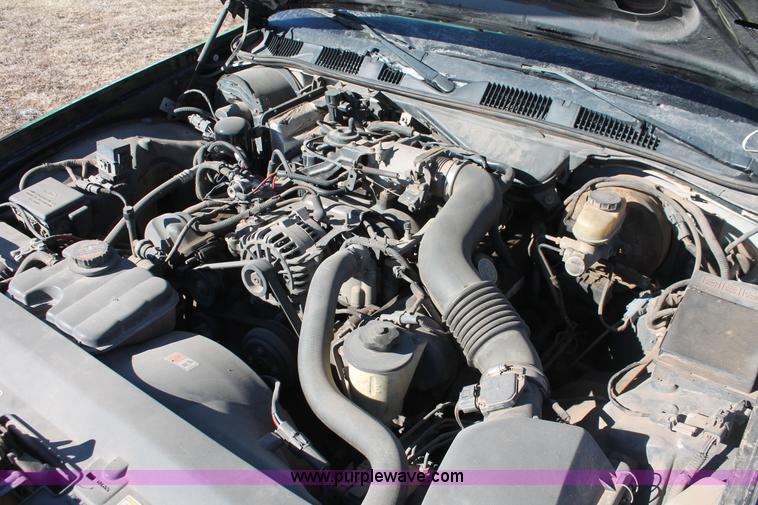 image for item H8299 2000 Ford Crown Victoria Police Interceptor