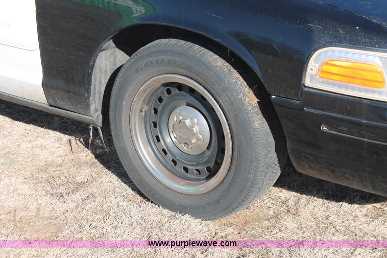 image for item H8299 2000 Ford Crown Victoria Police Interceptor