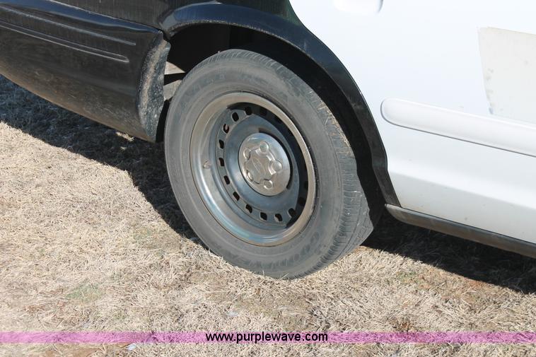 image for item H8299 2000 Ford Crown Victoria Police Interceptor