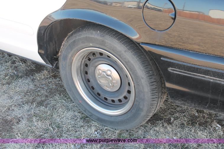 image for item H8299 2000 Ford Crown Victoria Police Interceptor