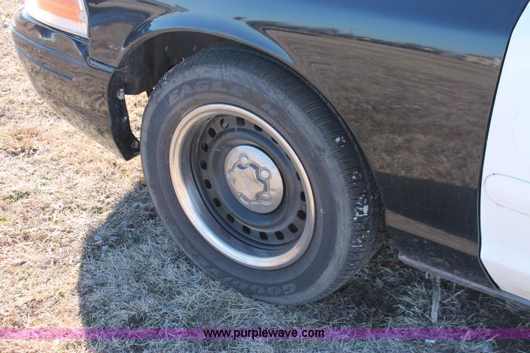 image for item H8299 2000 Ford Crown Victoria Police Interceptor