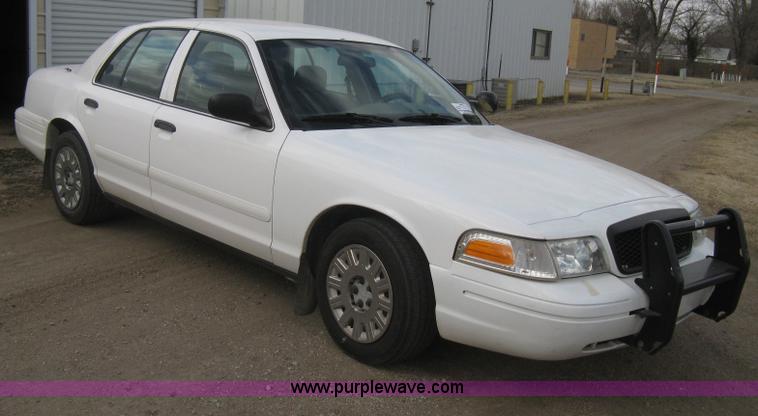 image for item I5606 2004 Ford Crown Victoria Police Interceptor