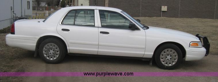image for item I5606 2004 Ford Crown Victoria Police Interceptor