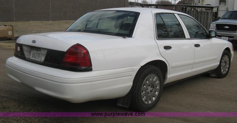 image for item I5606 2004 Ford Crown Victoria Police Interceptor