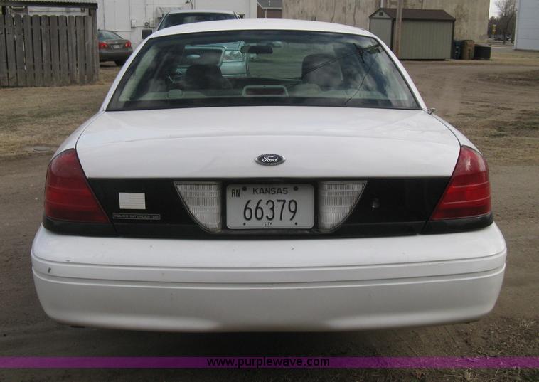 image for item I5606 2004 Ford Crown Victoria Police Interceptor