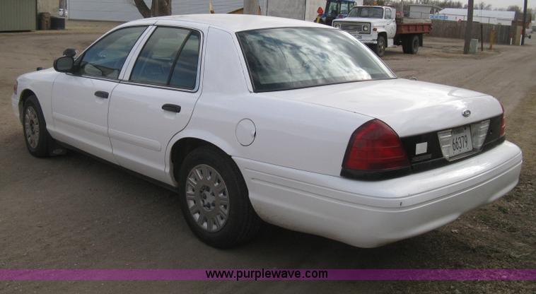 image for item I5606 2004 Ford Crown Victoria Police Interceptor