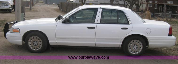 image for item I5606 2004 Ford Crown Victoria Police Interceptor