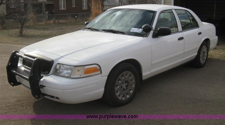 image for item I5606 2004 Ford Crown Victoria Police Interceptor