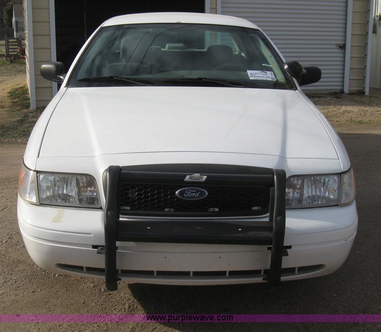 image for item I5606 2004 Ford Crown Victoria Police Interceptor