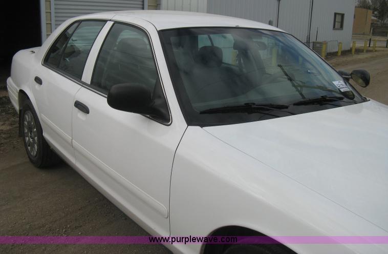 image for item I5606 2004 Ford Crown Victoria Police Interceptor