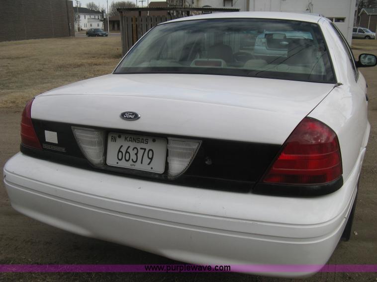 image for item I5606 2004 Ford Crown Victoria Police Interceptor