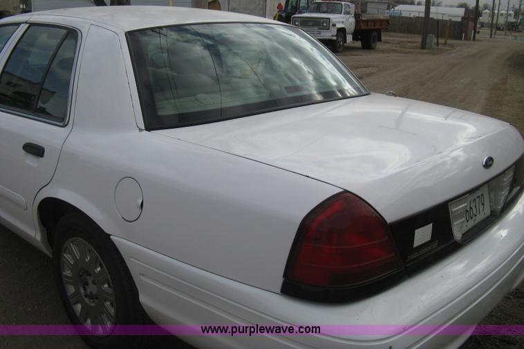 image for item I5606 2004 Ford Crown Victoria Police Interceptor