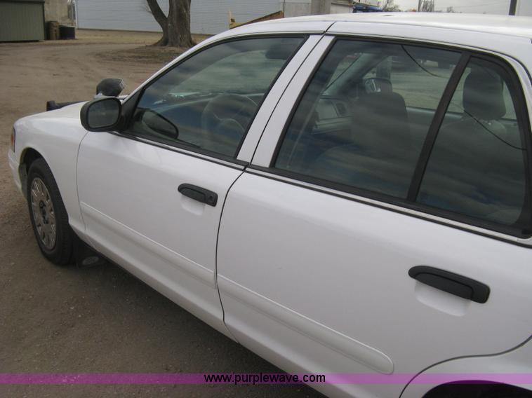 image for item I5606 2004 Ford Crown Victoria Police Interceptor