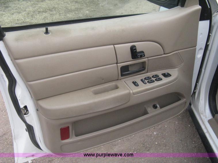 image for item I5606 2004 Ford Crown Victoria Police Interceptor