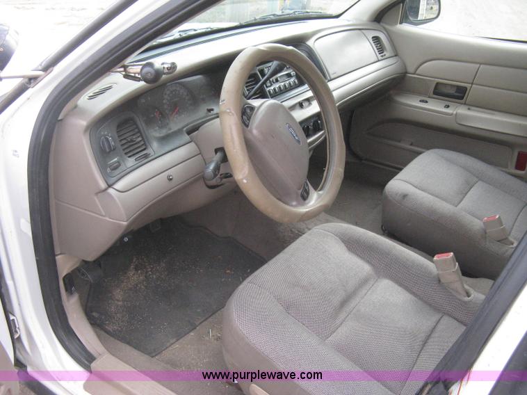 image for item I5606 2004 Ford Crown Victoria Police Interceptor