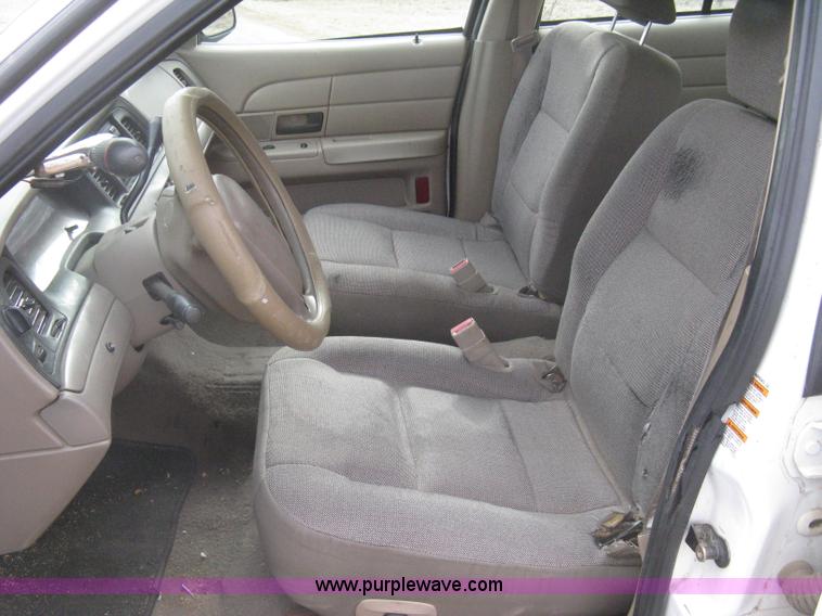 image for item I5606 2004 Ford Crown Victoria Police Interceptor