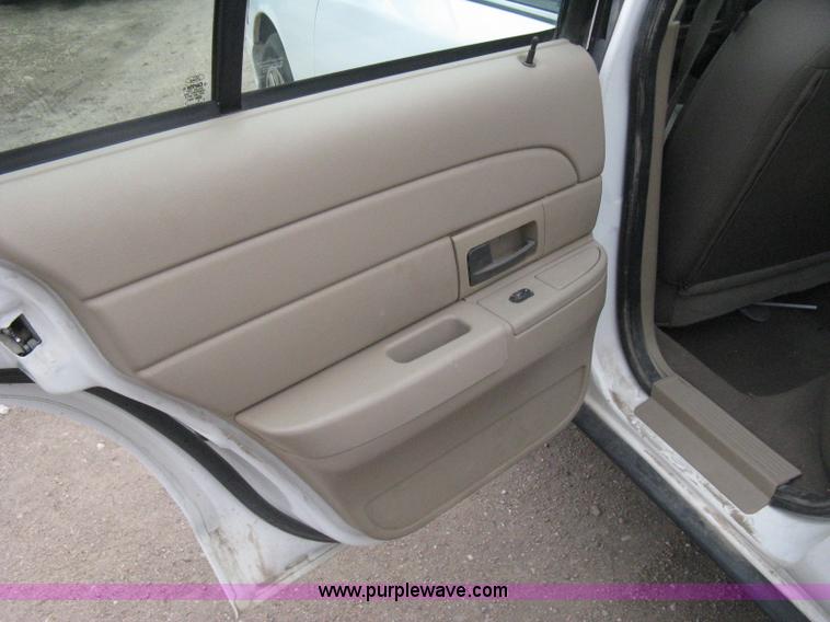 image for item I5606 2004 Ford Crown Victoria Police Interceptor