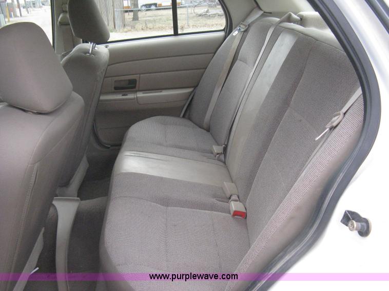 image for item I5606 2004 Ford Crown Victoria Police Interceptor