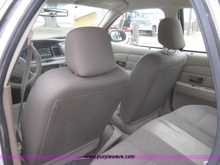 image for item I5606 2004 Ford Crown Victoria Police Interceptor
