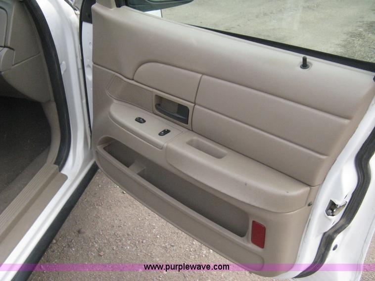 image for item I5606 2004 Ford Crown Victoria Police Interceptor