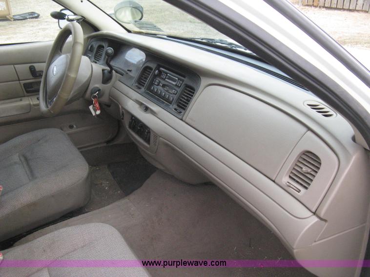 image for item I5606 2004 Ford Crown Victoria Police Interceptor